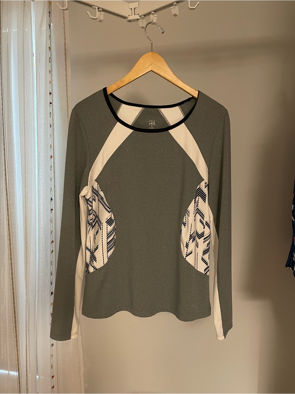 Tail Gray and Cream Long-Sleeve Crewneck Top